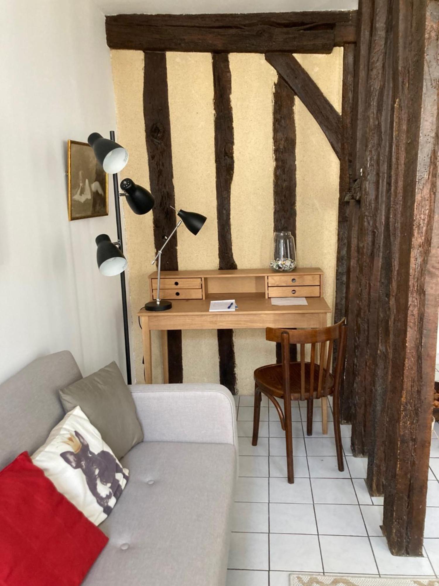 Au Nom De La Rose, Beau 3 Pieces En Centre-Ville Provins Exterior photo